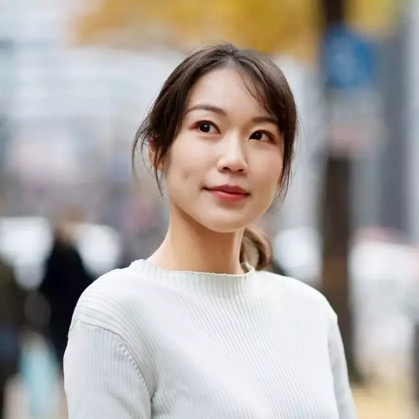 3A娛樂城作者 Clara 個人介紹照片，負責平台最新消息、優惠公告與娛樂城內容整理